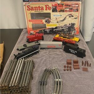 Santa Fe Special Train Set - Black, Red, Yellow